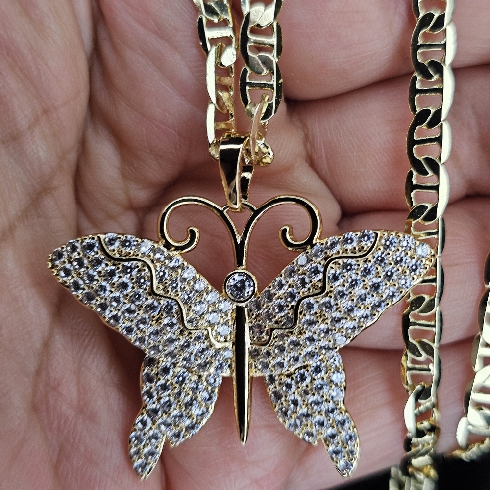 Elegant Gold Butterfly Pendant Necklace